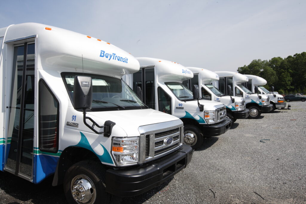 پانچ بے ٹرانزٹ بسیں